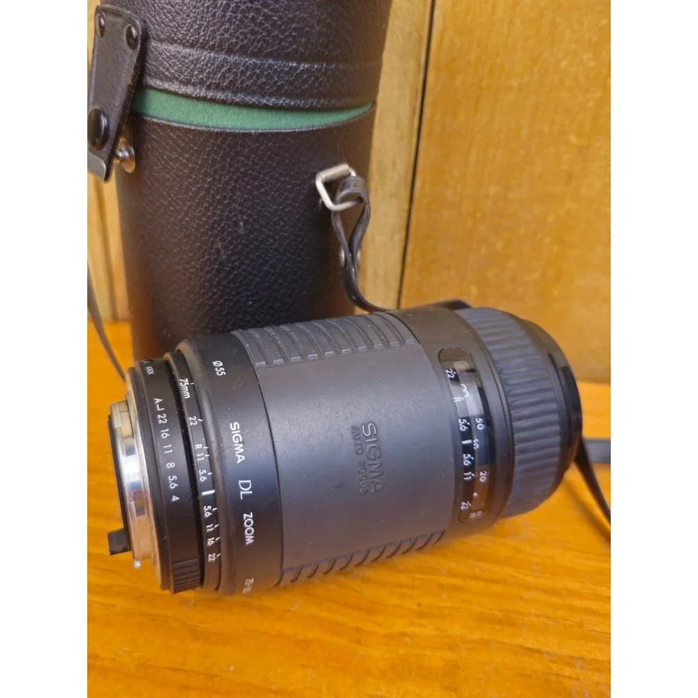 Sigma 70-210mm F4-5.6 DL Zoom Lens With Case & Caps For SLR Cameras
